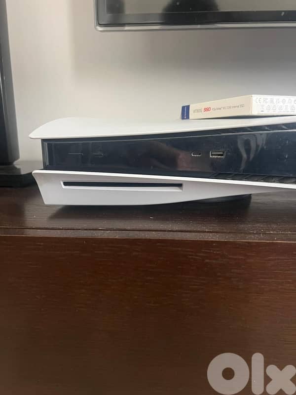 ps5 fat + 4 original controllers + MW3 + 1T ssd storage + 2 headsets 1