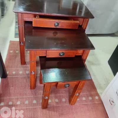 طاولات خشب مسيف شبه جديد