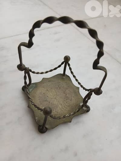 سلة معدن مميزة