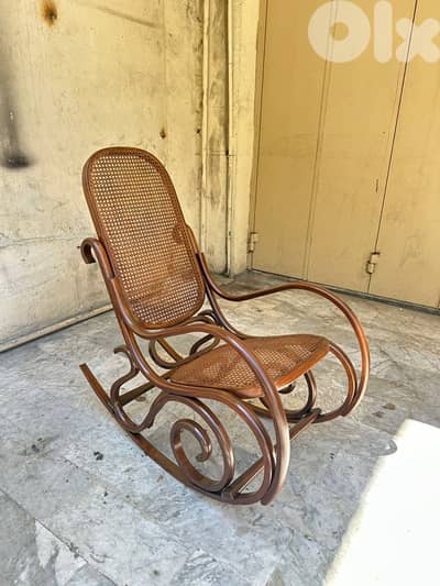 كرسي هزاز كاني قش انجليزية انتيك خشب جوز حالة ممتازة   ٣٠٠$