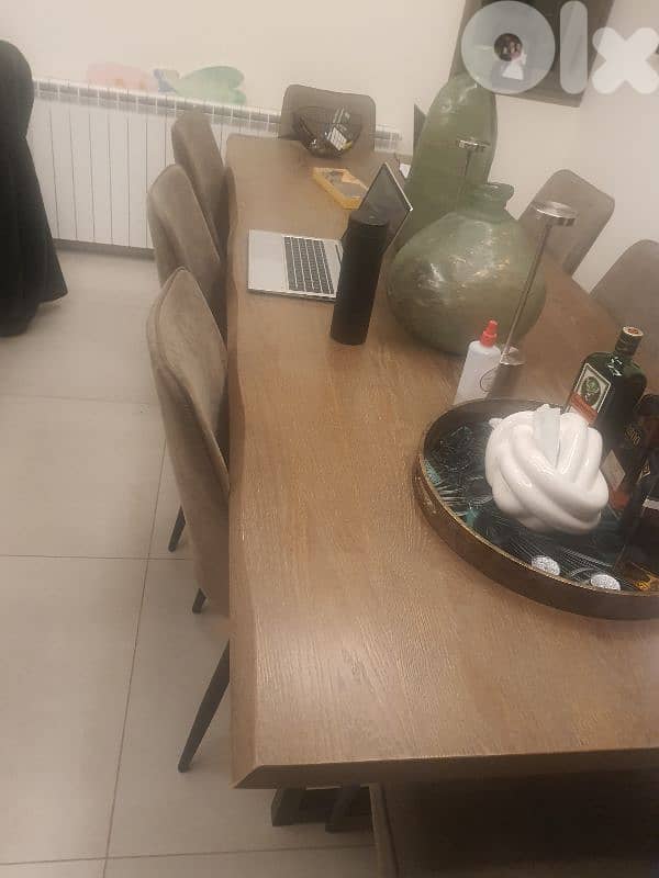 like new dining table with 8 chairs 1