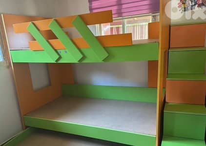 تختين مرتبين مع درج جوارير