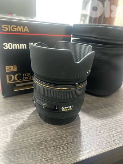 Lens canon 30mm F1.4 Ef-s super clean