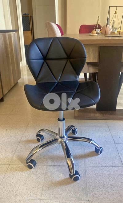 Chair/Chario/eyelash pillow