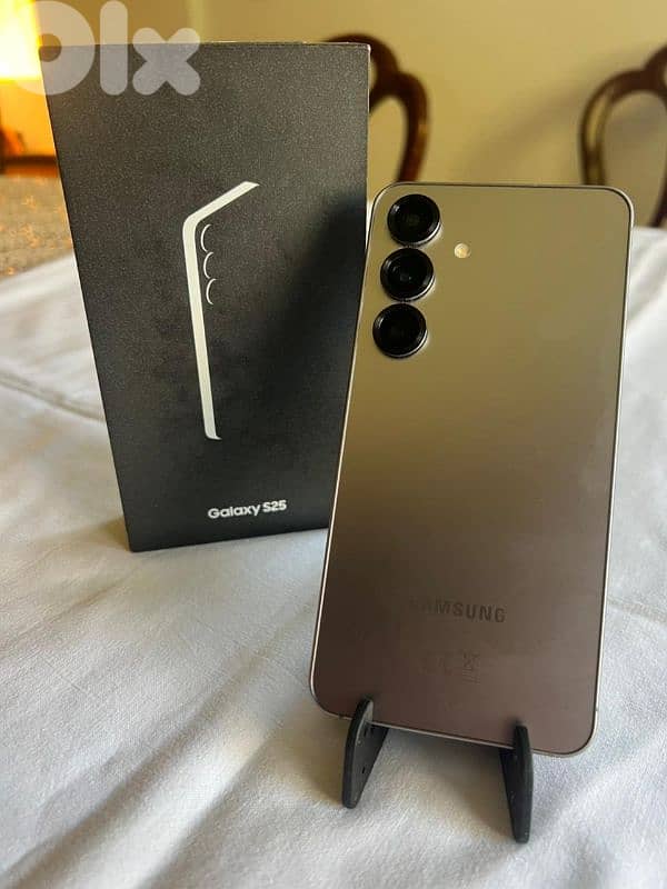 Samsung Galaxy S25 – The Ultimate Flagship Experience 9