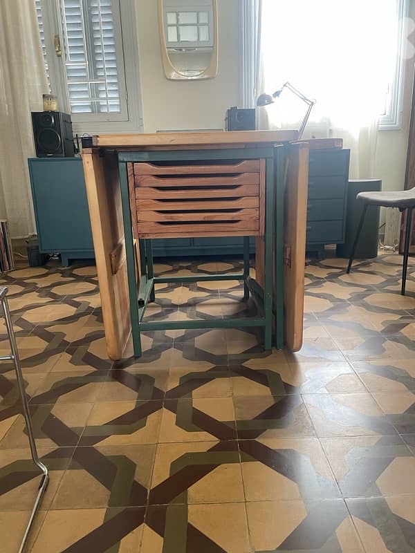 Table with expansion 2