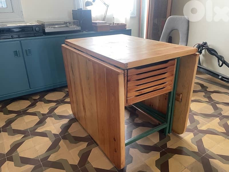 Table with expansion 4