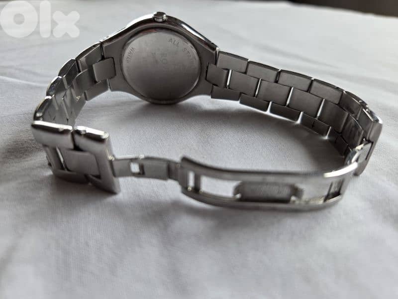 Elegant ROVINA Watch – Timeless Style 5