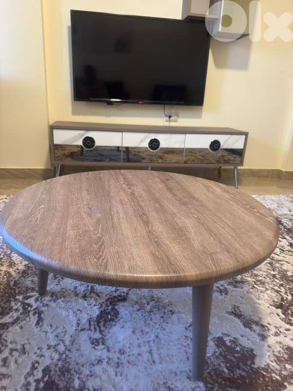 Full living room + table + tv unit + carpet 1