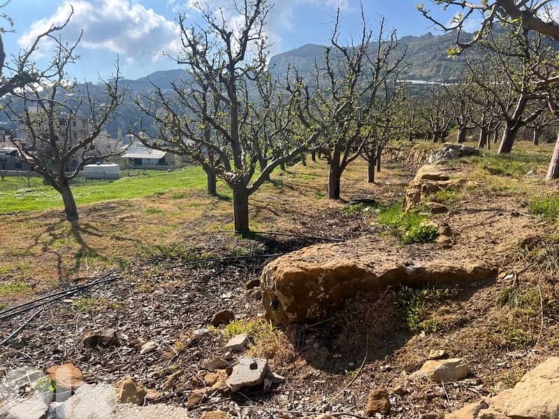 2200 sqm Land for sale in Hrajel 1