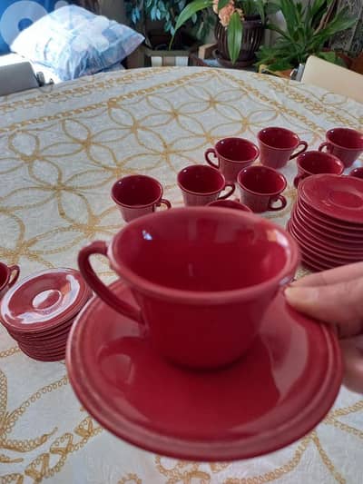 فناجين قهوة وشاي فرنسي