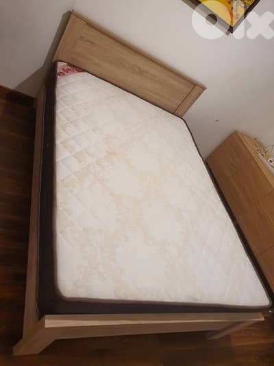 تخت مجوز مع فرشة طبية جديدة High Quality