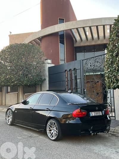 BMW E90 330i