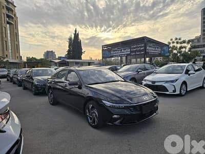 Hyundai Elantra 2025 Version 2026 GCC black on black with Warranty !!!
