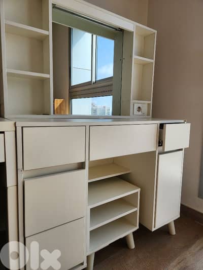 white dressing table