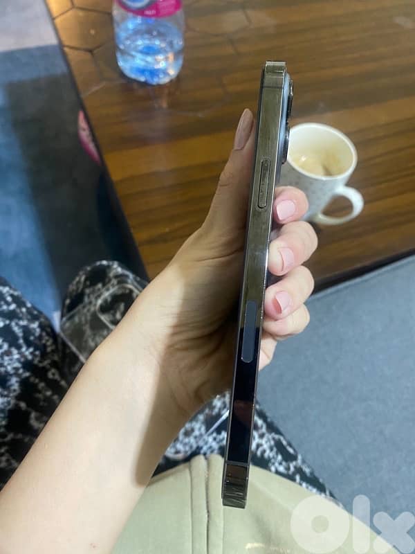 iphone 13 pro max used in a good condition 3