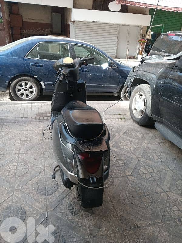 Electric motorcycle 3