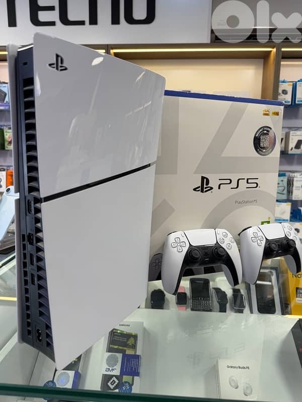 ps5 1tb with 2 controllers 2