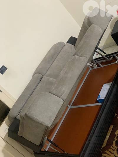 صالون 3قطع مع طاوله صندوق وتخت