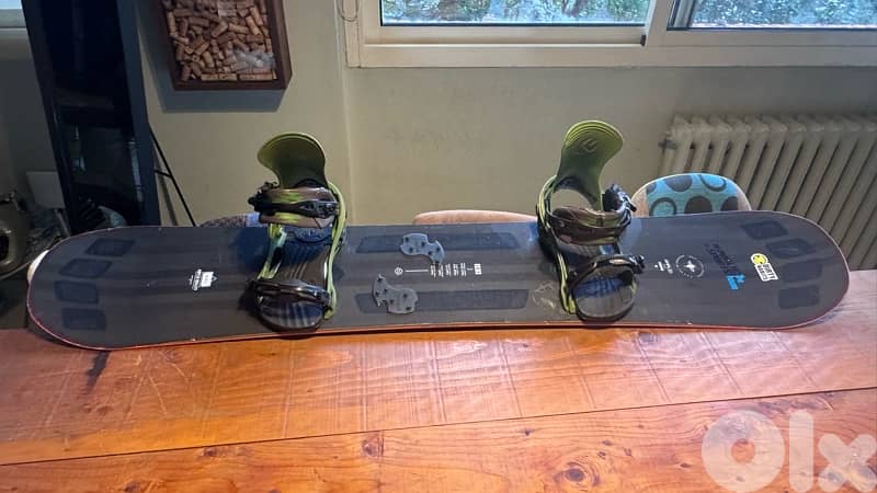 Snowboard Amplid 163cm Light Weight Technology + Snow boots Deeluxe 1