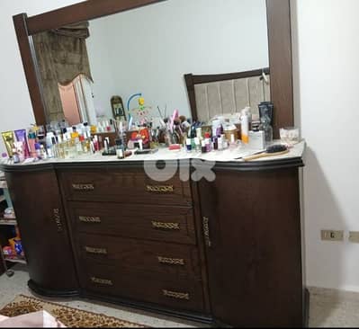 bed room for sale used like new without mattress