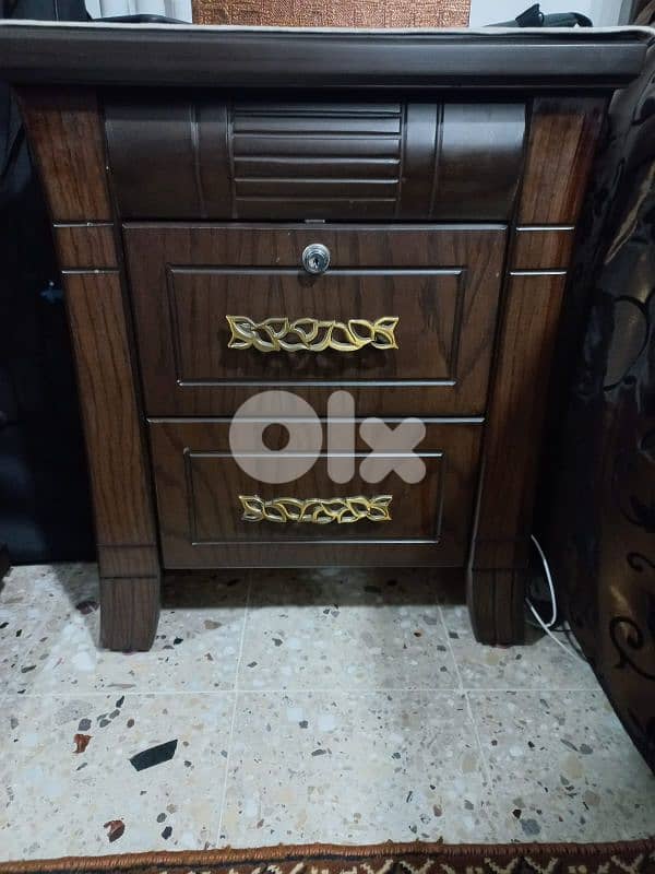 bed room for sale used like new without mattress 4