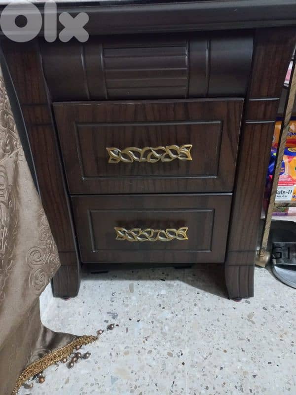bed room for sale used like new without mattress 5