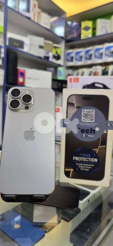 16 pro max 256 gb like new with box tech plus screen warranty