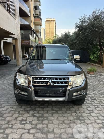 Mitsubishi Pajero GLS 3.8 L V6 2016 gray on black (company source)