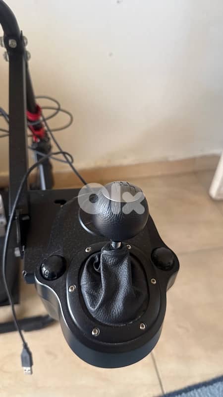 logitech 29  (like new) 1