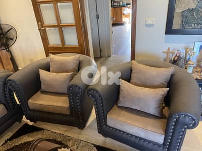 Stylish and comfortable living room set for sale
