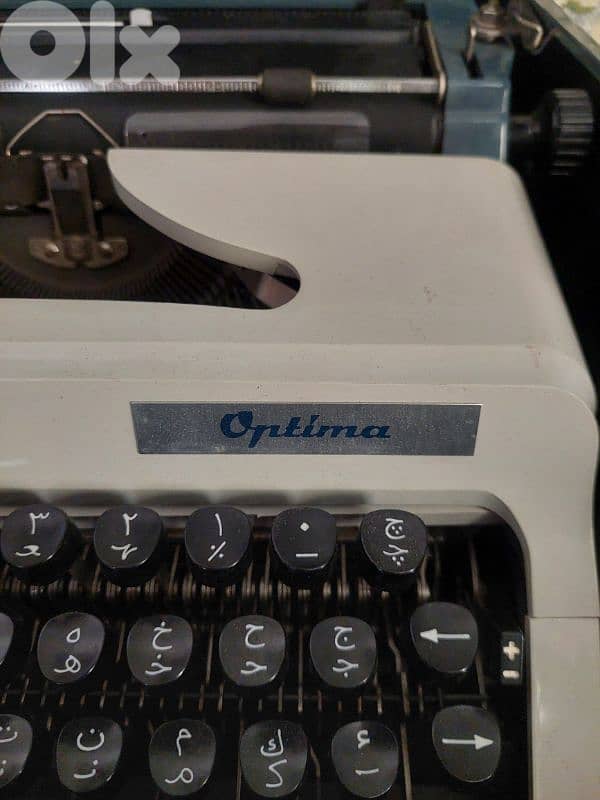 Two dactylos (Olympia and Optima) 1