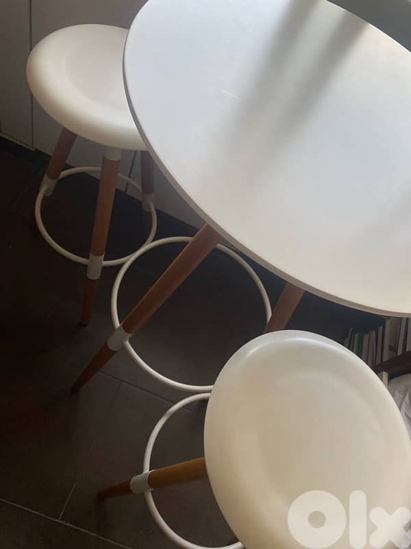 furniture set (round table and 2 chairs) 1