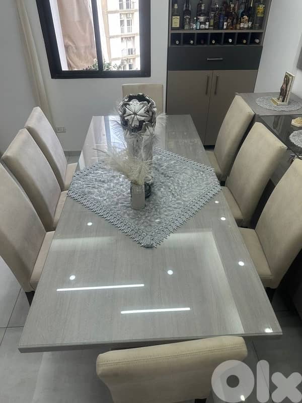 dinning room great condition 1