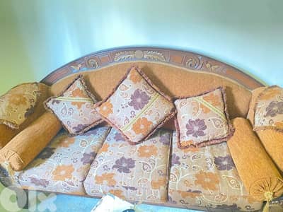 طقم كنبايات واحدة كبيرة واحدة وسط ٤ صغار خشب زين موجود بزغرتا