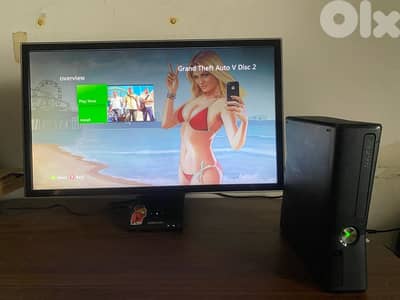 XBOX360 + 18 Video Games Discs