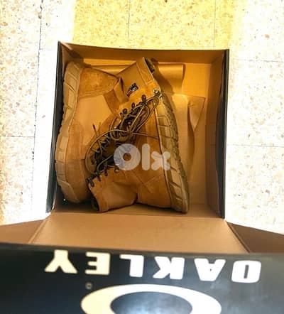 رنجر oakley ( ١ جديد و ١ مستعمل ) + ١ nike  اخو الجديد كلن ب ٥٠ دولار