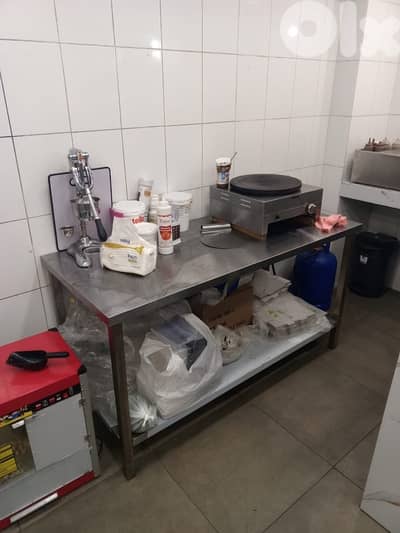 محل كريب و عصير كامل  و جاهز من كل شي مع ديكور برسم البيع 6000$