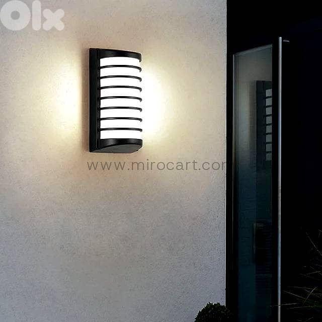 Ribbed Oval LED Wall Light — Matte Black 1