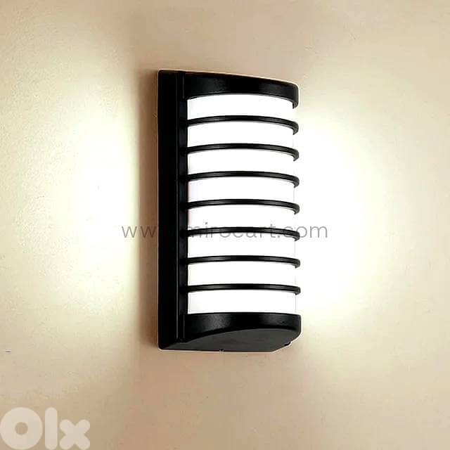 Ribbed Oval LED Wall Light — Matte Black 4