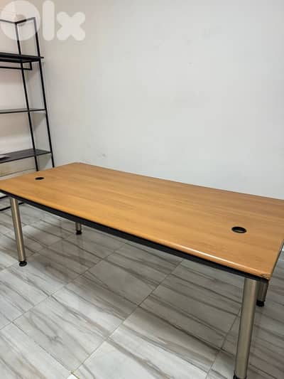 طاولة عمل للبيع