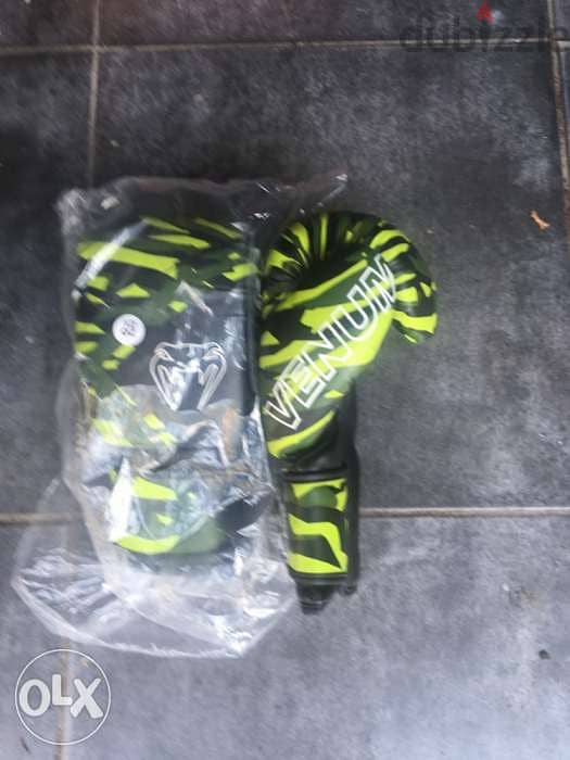 venum boxing gloves new 0