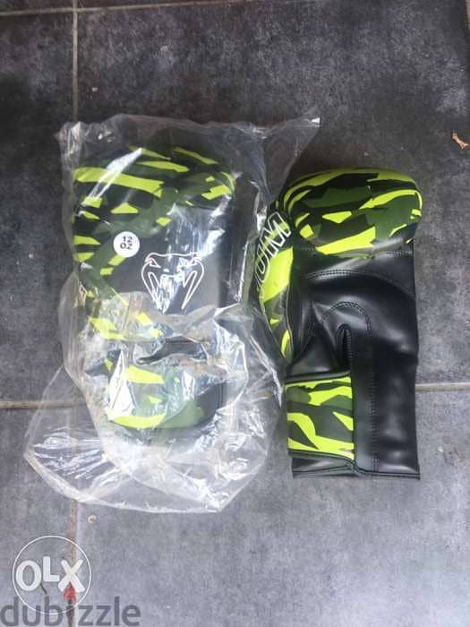 venum boxing gloves new 1