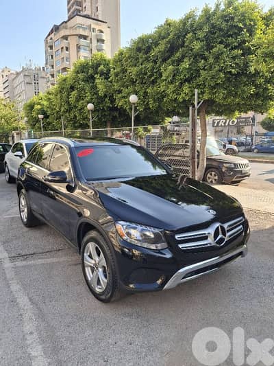 GLC 300 2018 FULL BLACK clean car fax