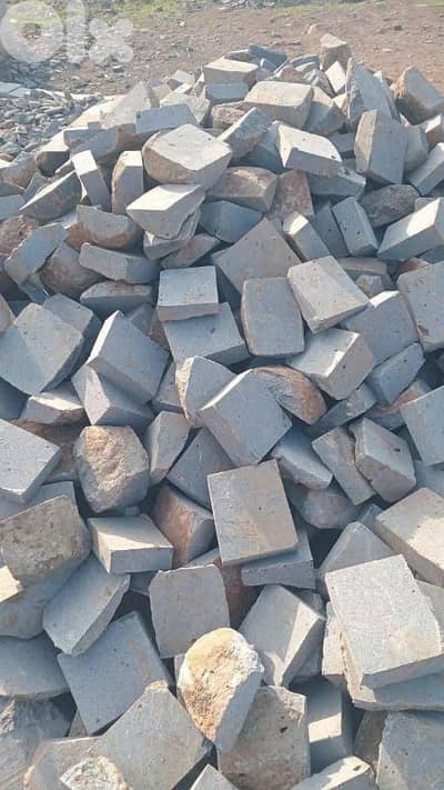 حجر بازلت منشور متوفر جميع الاحجام