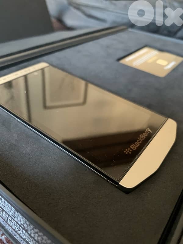 Blackberry Porsche Deaign 5