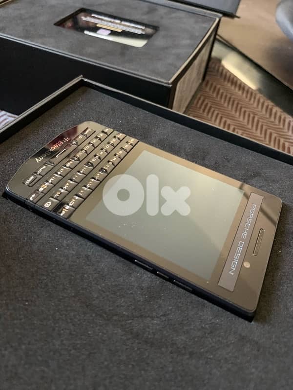 Blackberry Porsche Deaign 8
