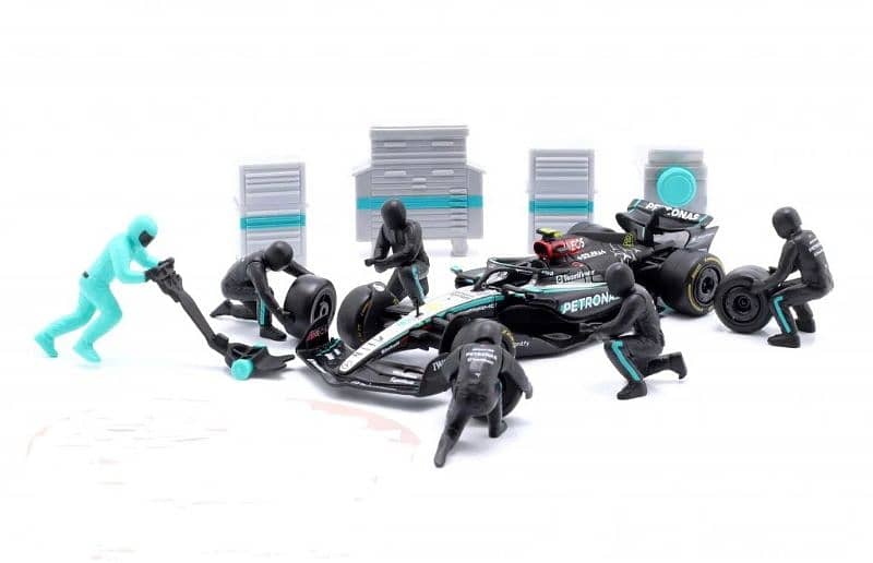Lewis Hamilton Mercedes W15 (2024) diecast model set 1;43. 3
