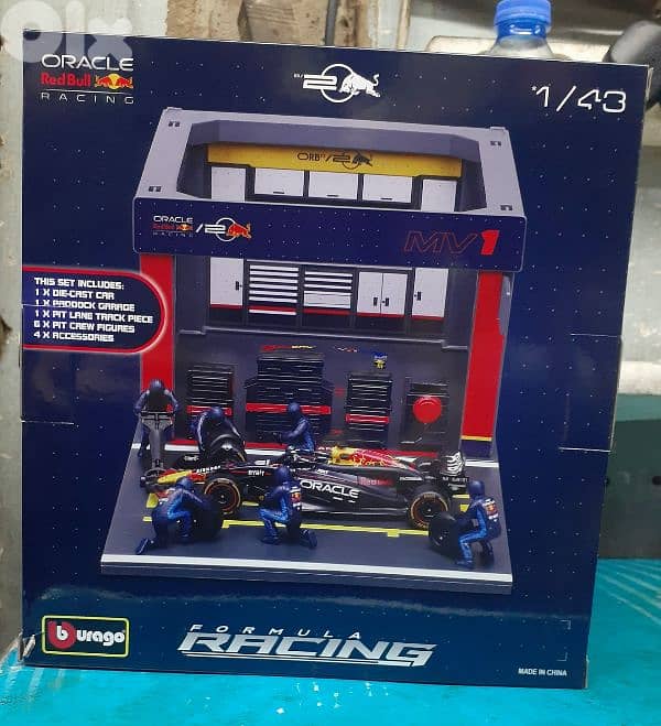 Max Verstappen Redbull RB20 (2024) diecast model set 1;43 1