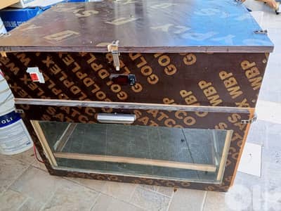 فقاسة بيض egg hutches